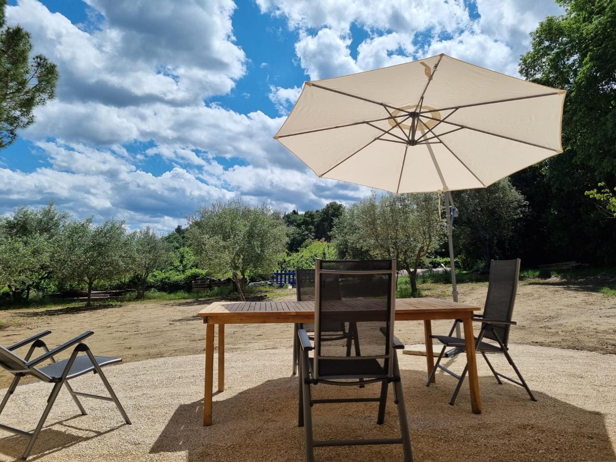 Vila Au Fil De Soi Saint-Julien-de-Peyrolas Pokoj fotografie