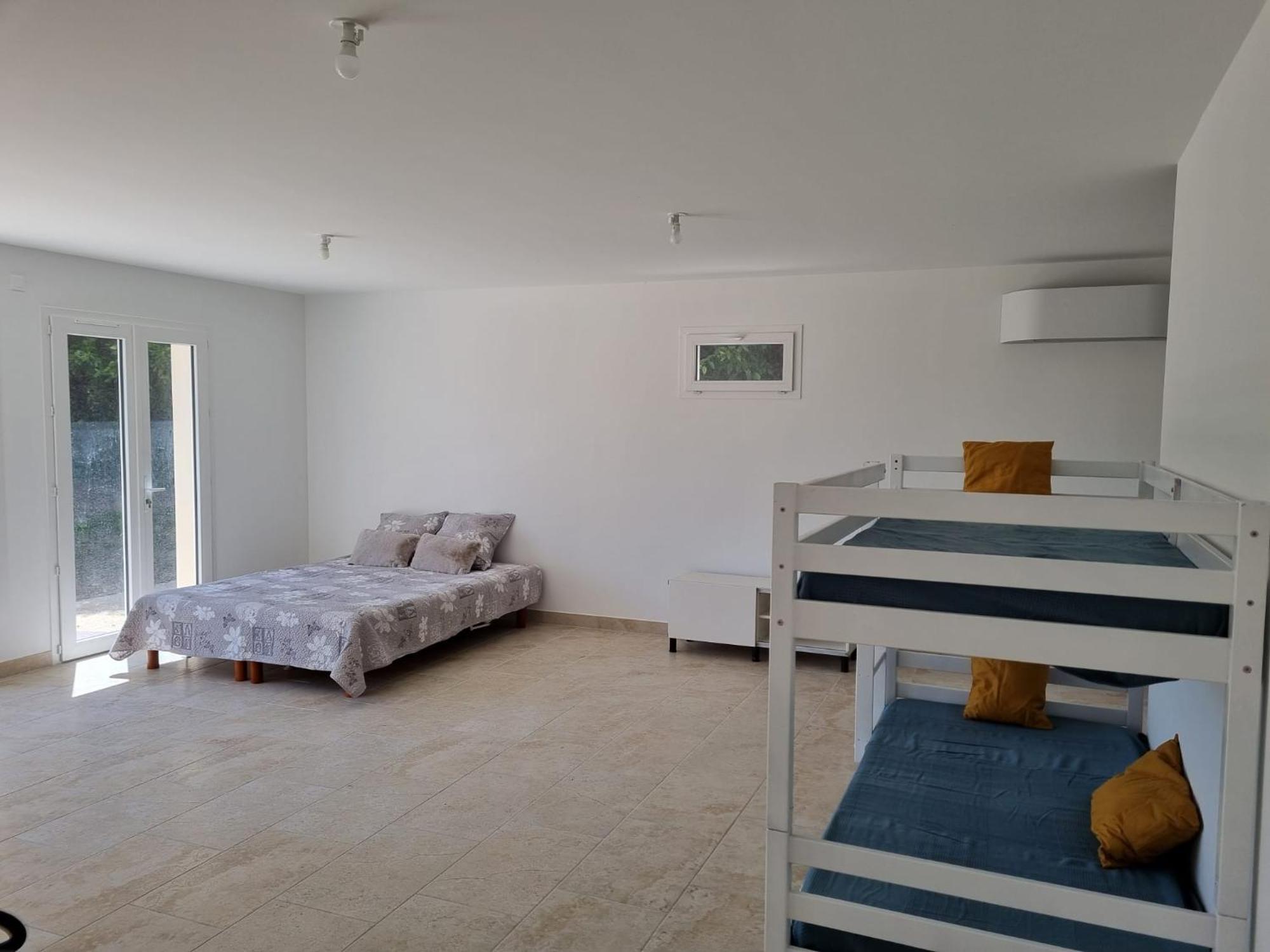 Vila Au Fil De Soi Saint-Julien-de-Peyrolas Pokoj fotografie