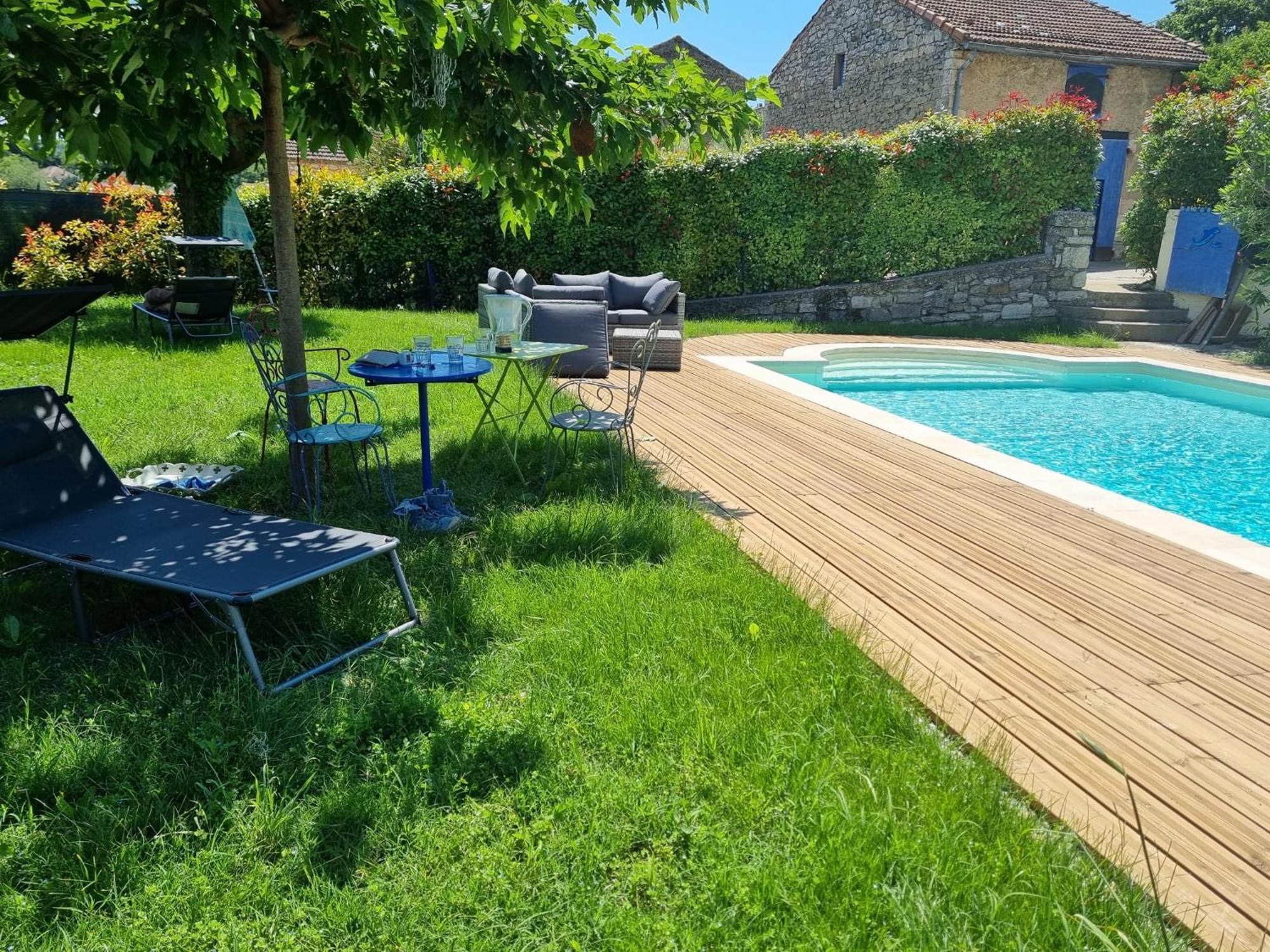 Vila Au Fil De Soi Saint-Julien-de-Peyrolas Exteriér fotografie