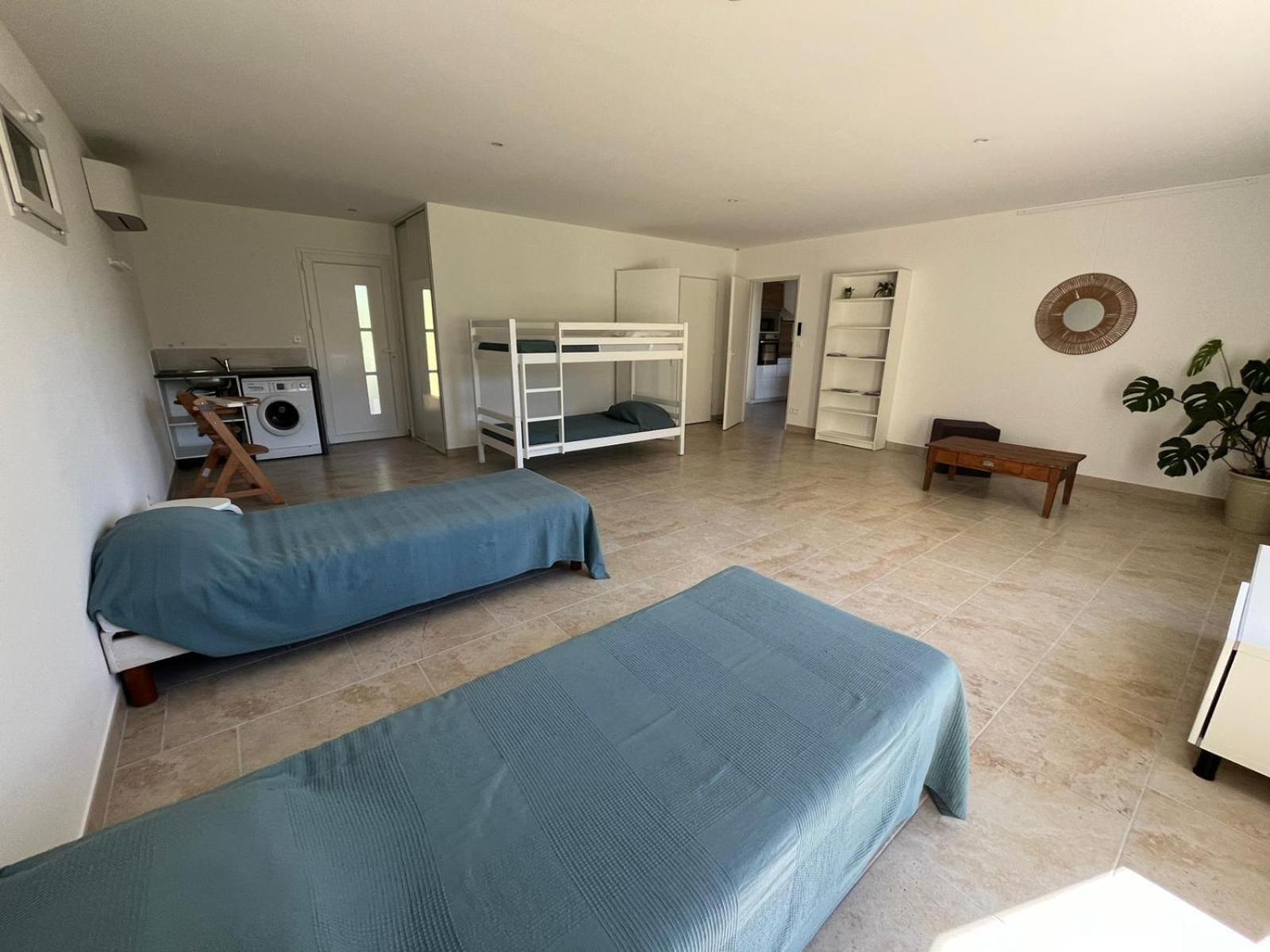 Vila Au Fil De Soi Saint-Julien-de-Peyrolas Pokoj fotografie