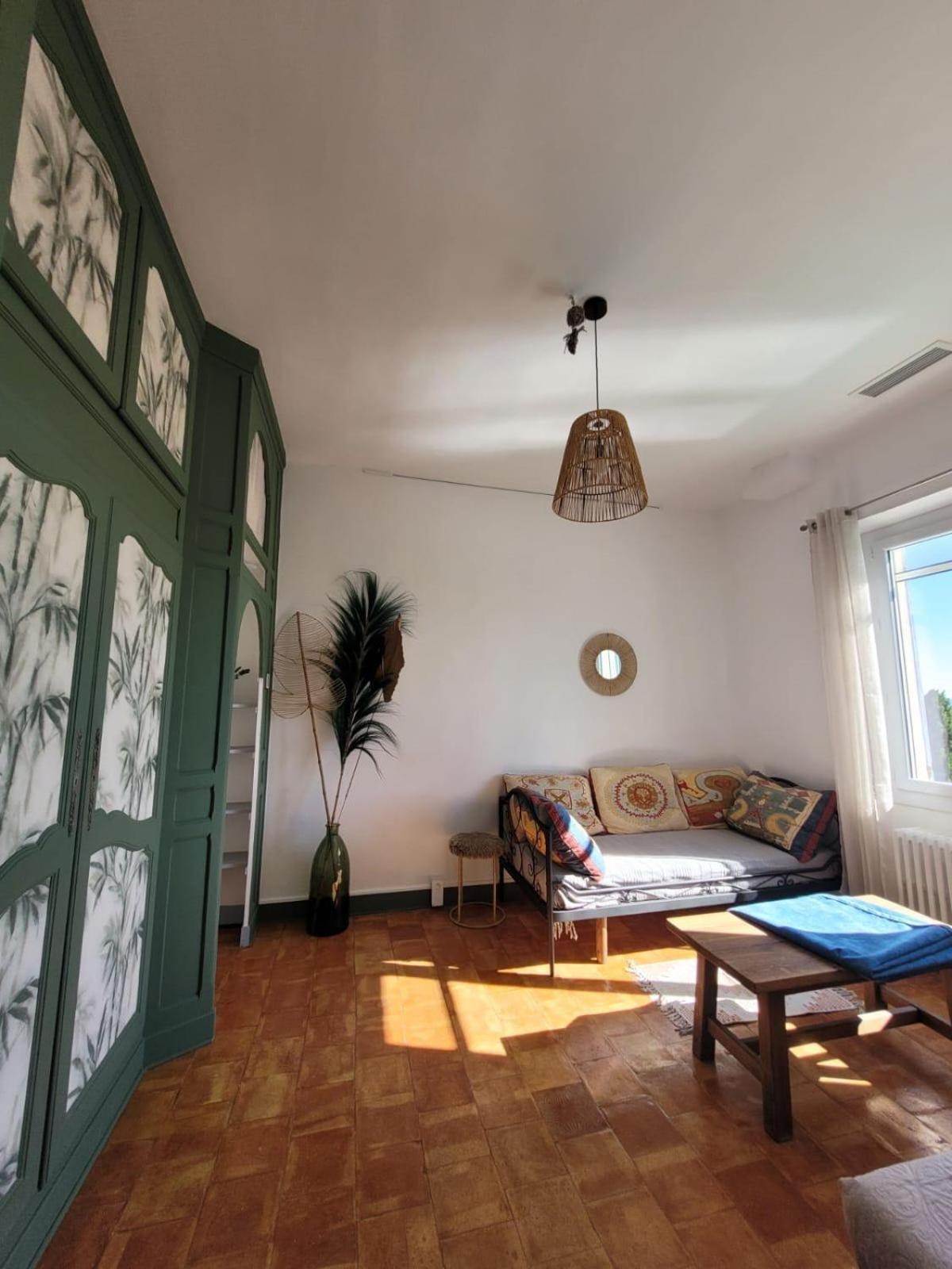 Vila Au Fil De Soi Saint-Julien-de-Peyrolas Pokoj fotografie